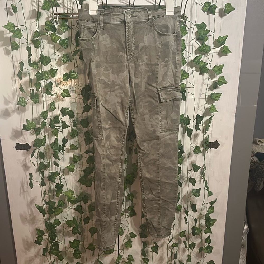 Old navy rockstar super skinny high rise jeans with secret-slim pockets